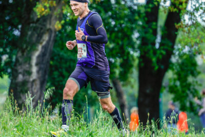 personne courant sur une piste nature - Agrandir l'image 21 sur 33, fenêtre modale